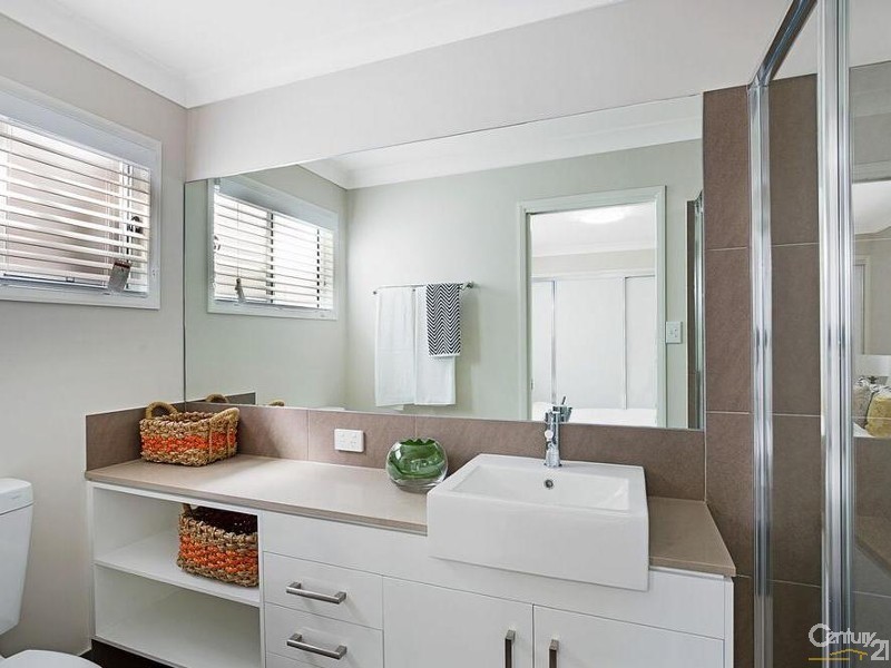 1/338 Hume Street, Centenary Heights QLD 4350