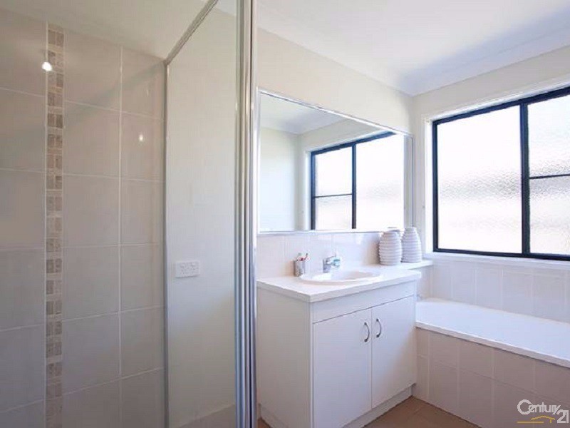 9  Kurrawa Crescent, Glenvale QLD 4350