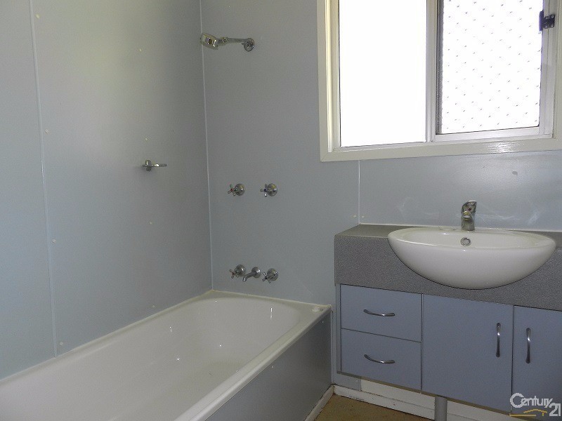 8  Kenora Court, Rockville QLD 4350