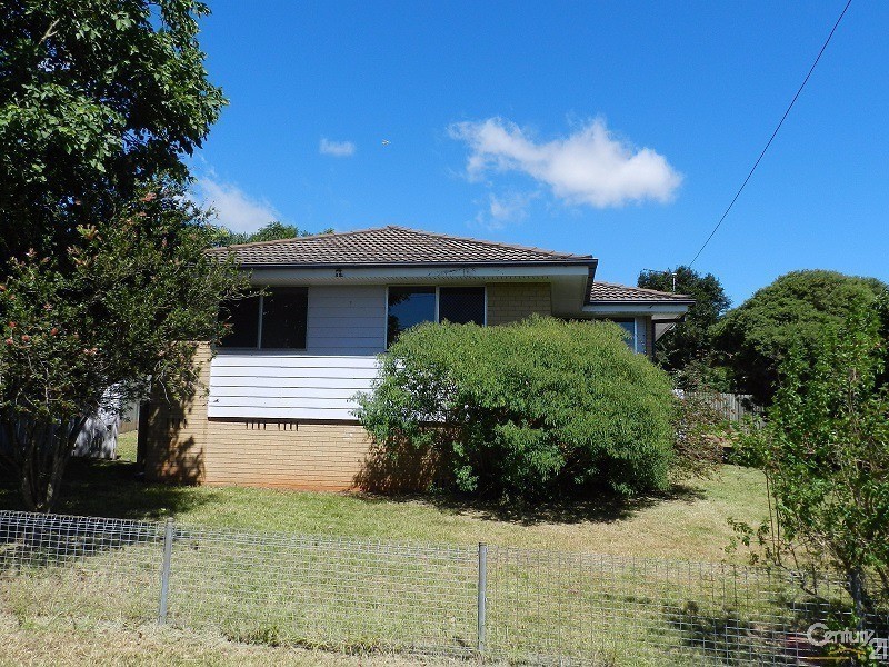 8  Kenora Court, Rockville QLD 4350