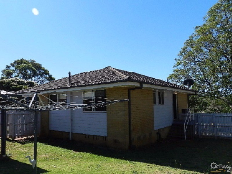 8  Kenora Court, Rockville QLD 4350