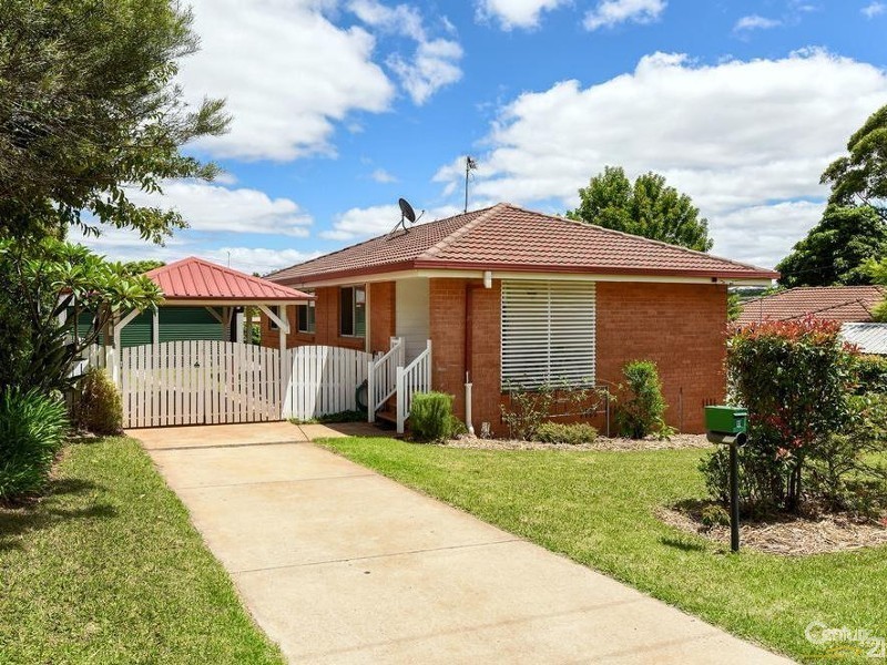 11 Festival Street, Rockville QLD 4350