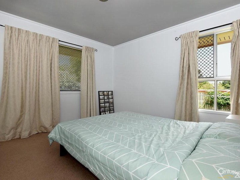 11 Festival Street, Rockville QLD 4350