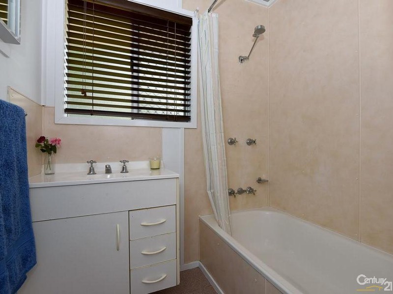 11 Festival Street, Rockville QLD 4350