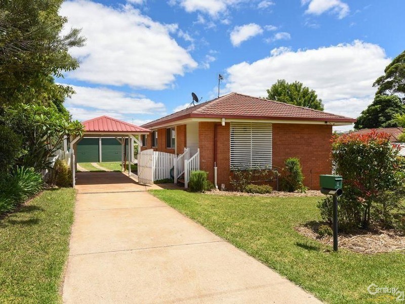 11 Festival Street, Rockville QLD 4350