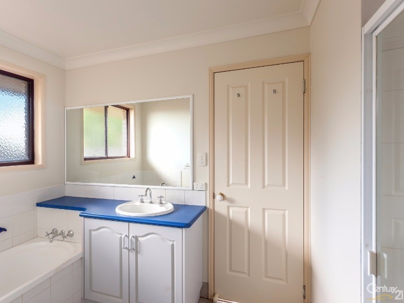 8 Weir Court, Harristown QLD 4350