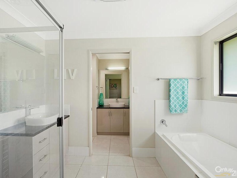 2 Explorer Court, Gowrie Junction QLD 4352