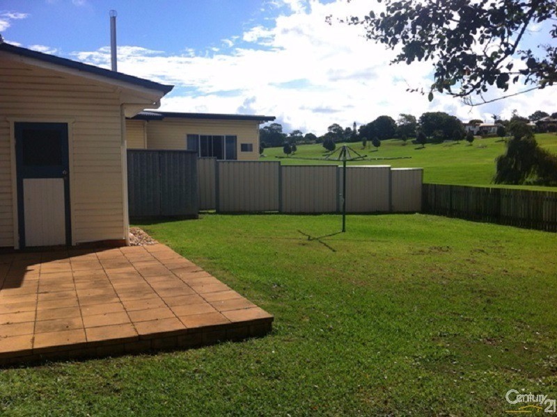 9  Teesdale Avenue, Newtown QLD 4350