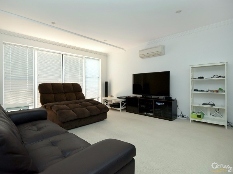 3/19B Gladstone Street, Newtown QLD 4350