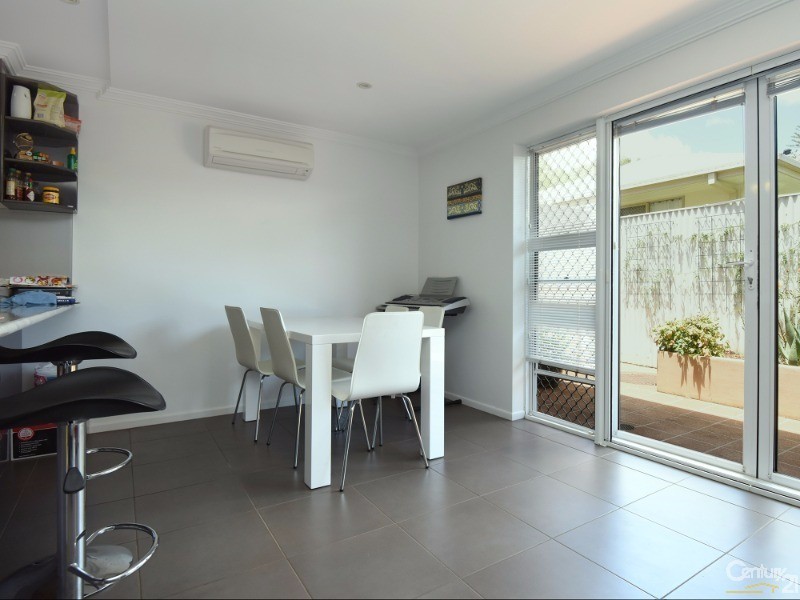 3/19B Gladstone Street, Newtown QLD 4350