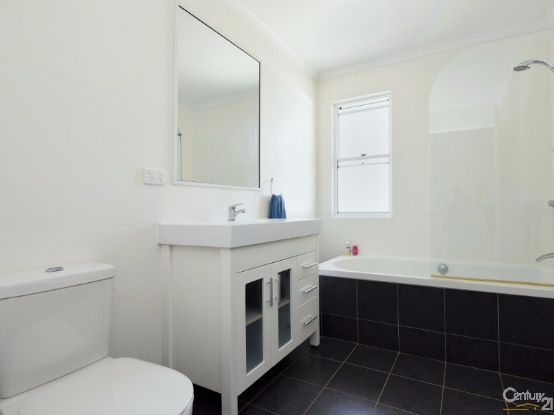 3/19B Gladstone Street, Newtown QLD 4350