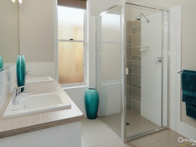 84 Spring Street, Middle Ridge QLD 4350