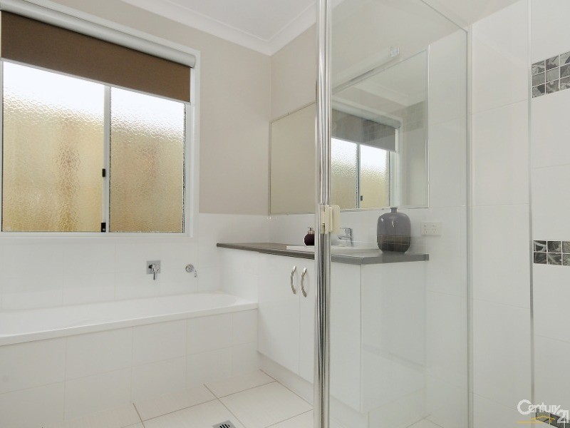 84 Spring Street, Middle Ridge QLD 4350