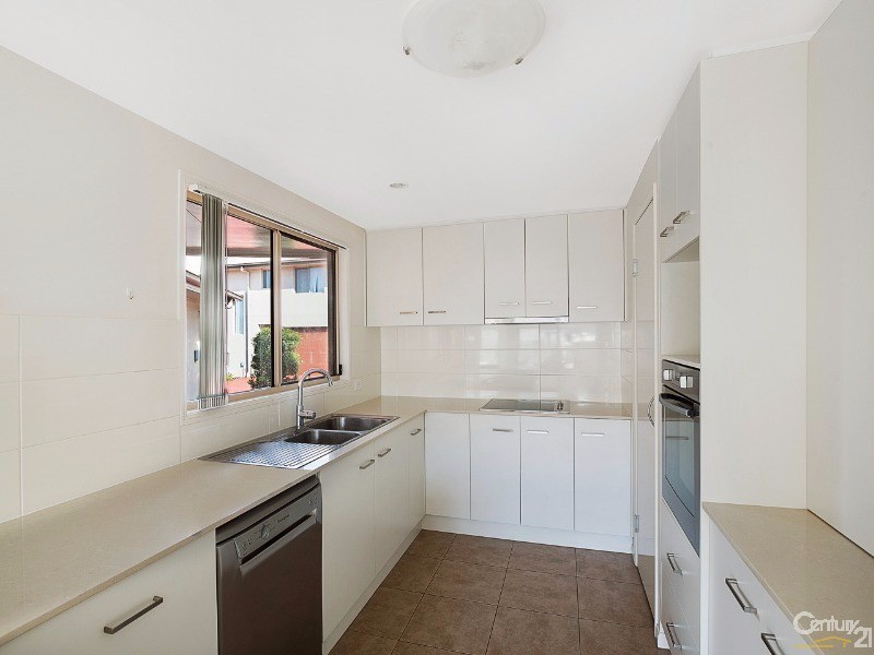 16/16  Anzac Avenue, Newtown QLD 4350