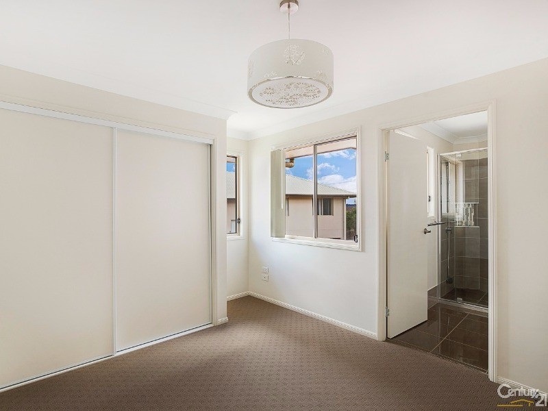 16/16  Anzac Avenue, Newtown QLD 4350