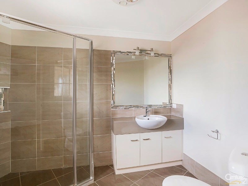 16/16  Anzac Avenue, Newtown QLD 4350