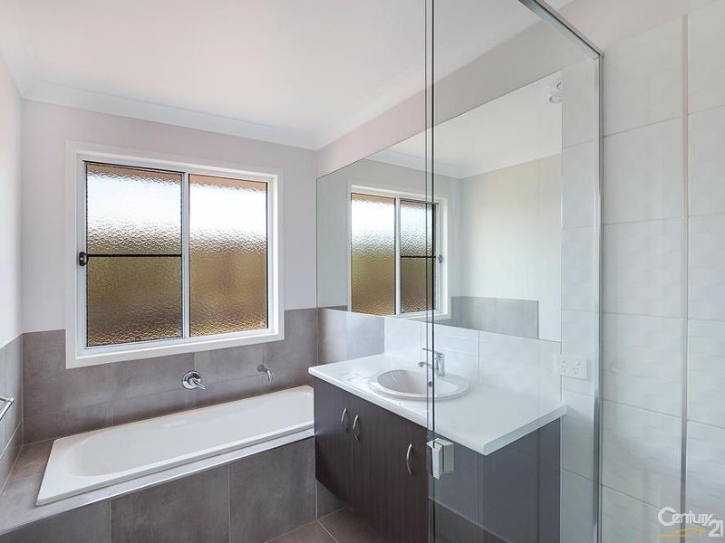 4 Renshaw Crescent, Kearneys Spring QLD 4350