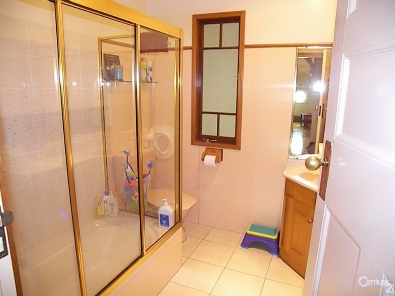 17 Vacy Street, Newtown QLD 4350