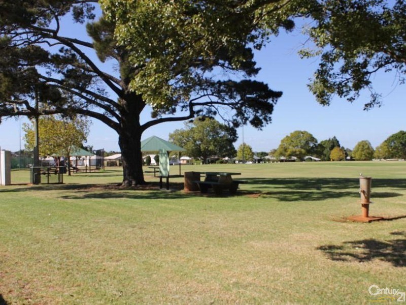 1 Sybyl Street, Harristown QLD 4350