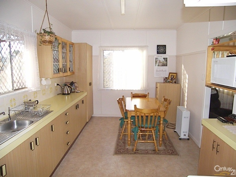 2  Harth Street, Rockville QLD 4350