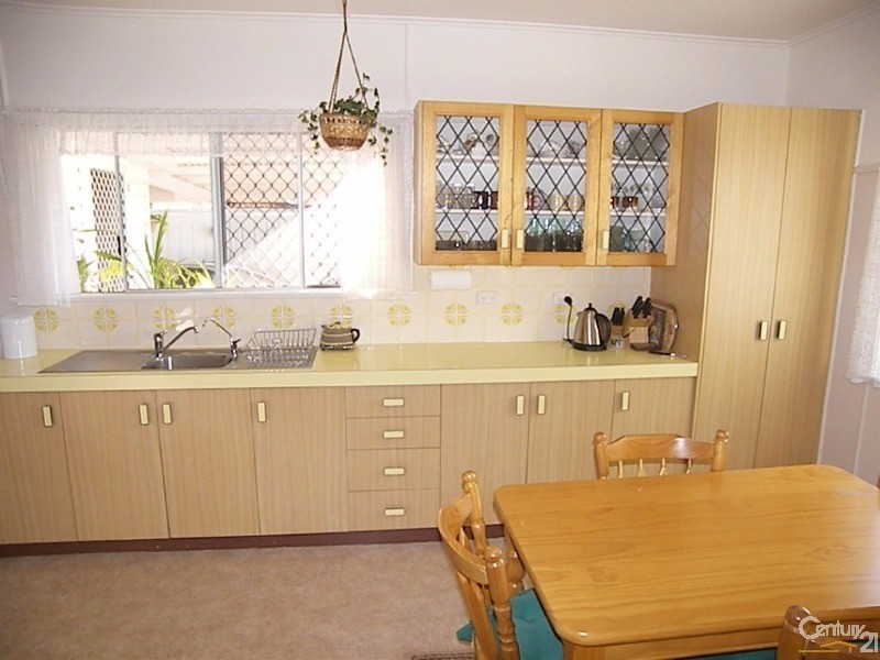 2  Harth Street, Rockville QLD 4350