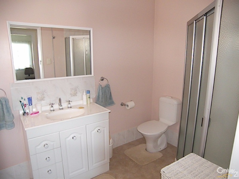 2  Harth Street, Rockville QLD 4350