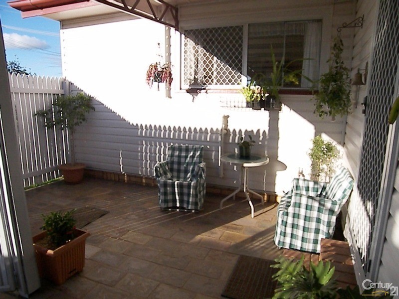 2  Harth Street, Rockville QLD 4350