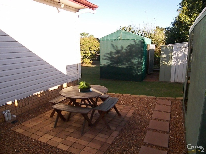 2  Harth Street, Rockville QLD 4350