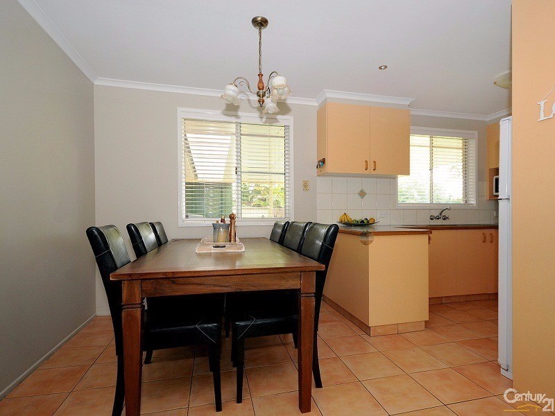 17  Cambridge Street, Harristown QLD 4350