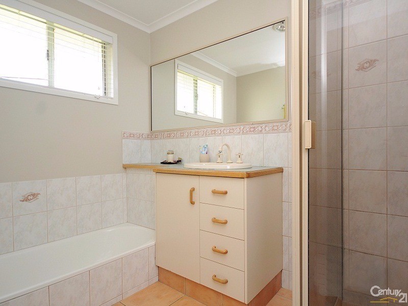 17  Cambridge Street, Harristown QLD 4350