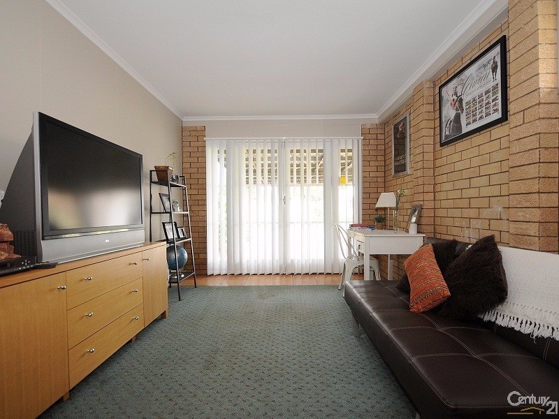 17  Cambridge Street, Harristown QLD 4350