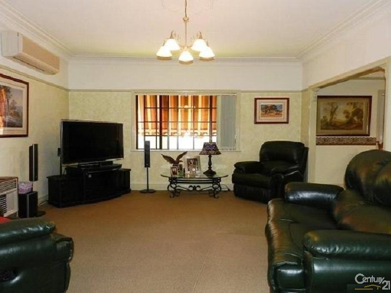 9 Duncraggon Street, South Toowoomba QLD 4350