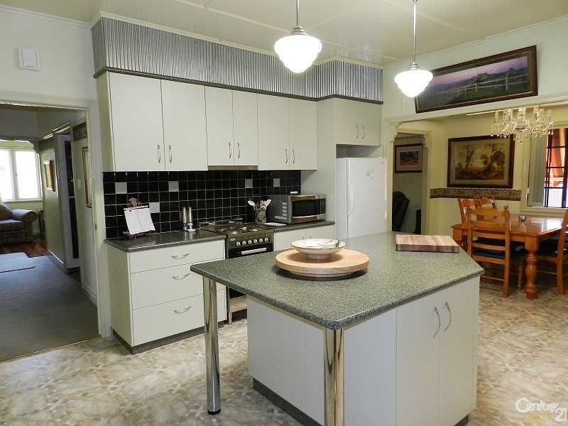 9 Duncraggon Street, South Toowoomba QLD 4350