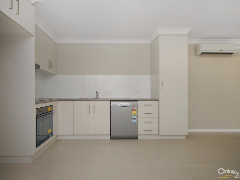 1/37  Boyett Street, Centenary Heights QLD 4350