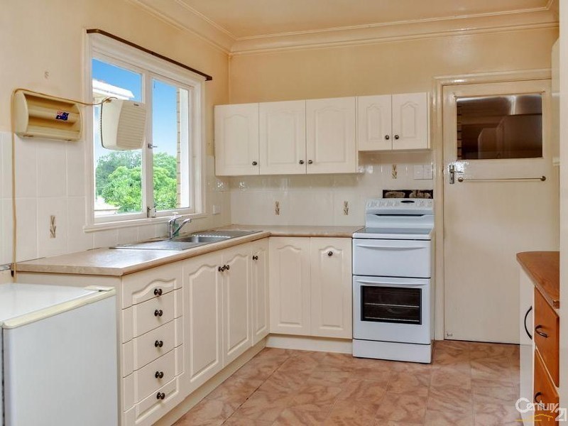 12 Geoffrey Street, Mount Lofty QLD 4350