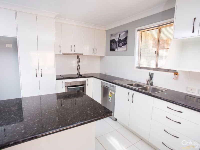 6 North Street, Kingsthorpe QLD 4400