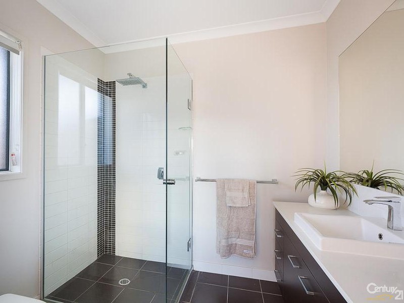 15 Sandalwood Drive, Glenvale QLD 4350