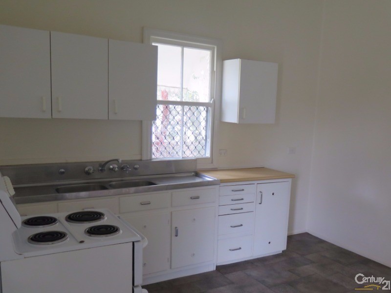 16 Whichello Street, Newtown QLD 4350