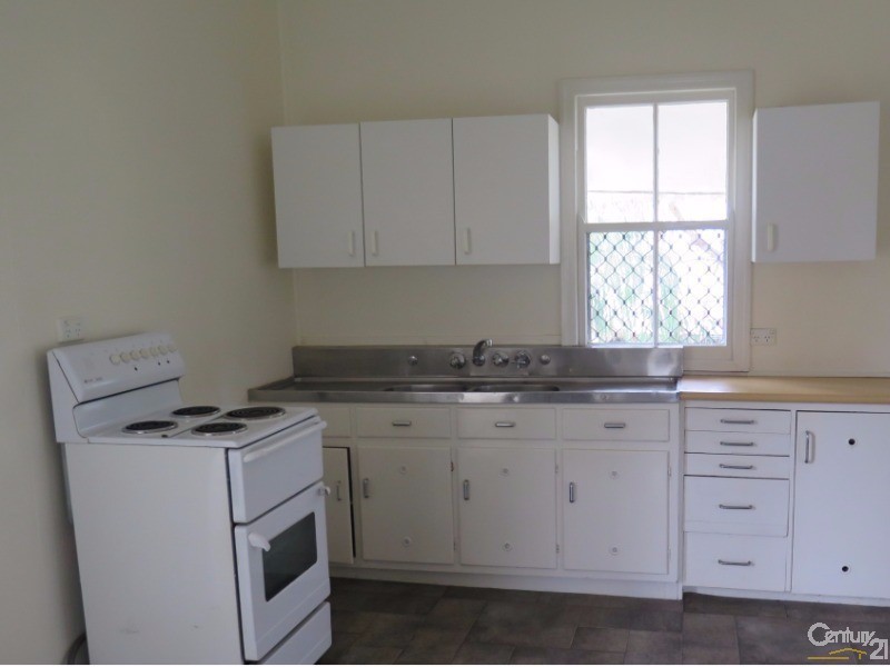 16 Whichello Street, Newtown QLD 4350