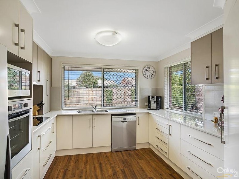 6 Hazel Street, Centenary Heights QLD 4350