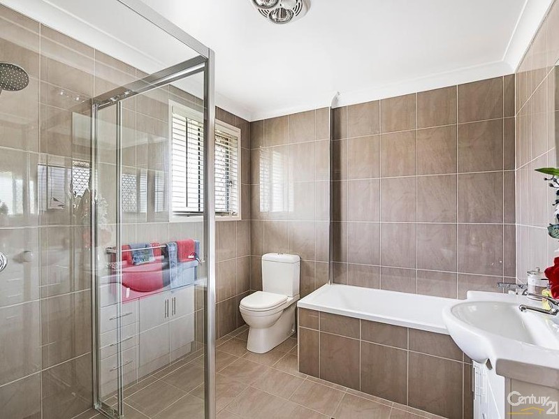 6 Hazel Street, Centenary Heights QLD 4350