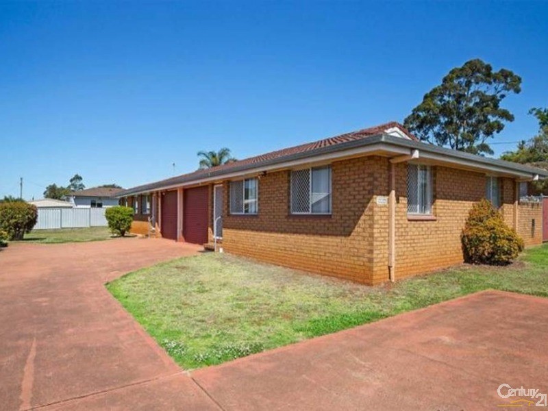 30 Esmond Street, Rockville QLD 4350