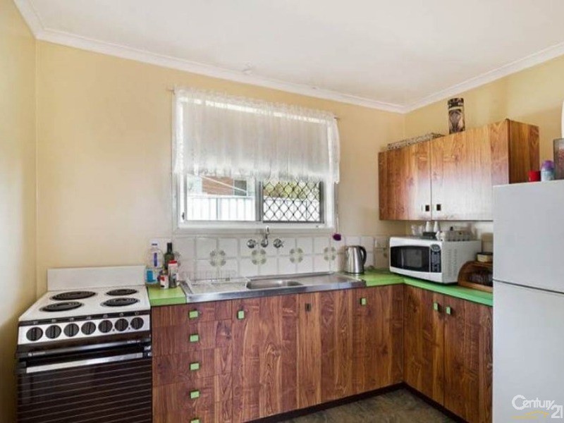 30 Esmond Street, Rockville QLD 4350