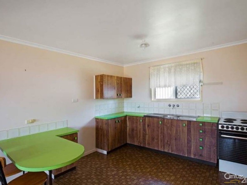 30 Esmond Street, Rockville QLD 4350