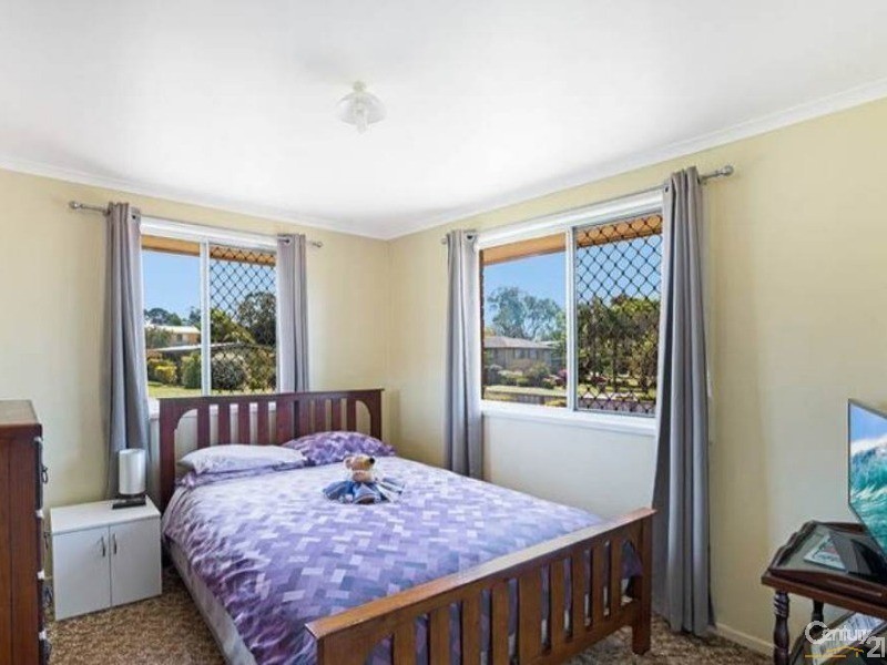 30 Esmond Street, Rockville QLD 4350
