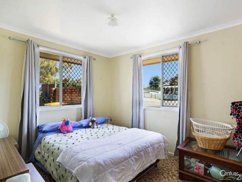 30 Esmond Street, Rockville QLD 4350