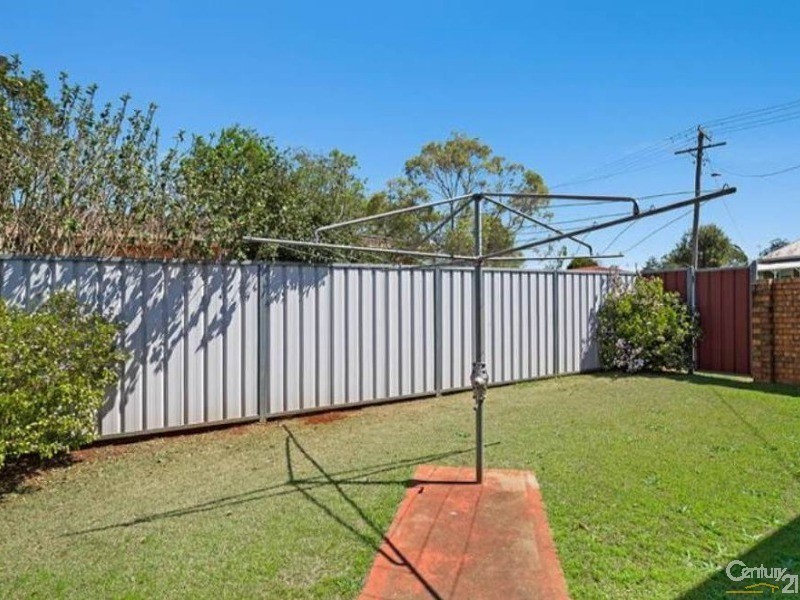 30 Esmond Street, Rockville QLD 4350