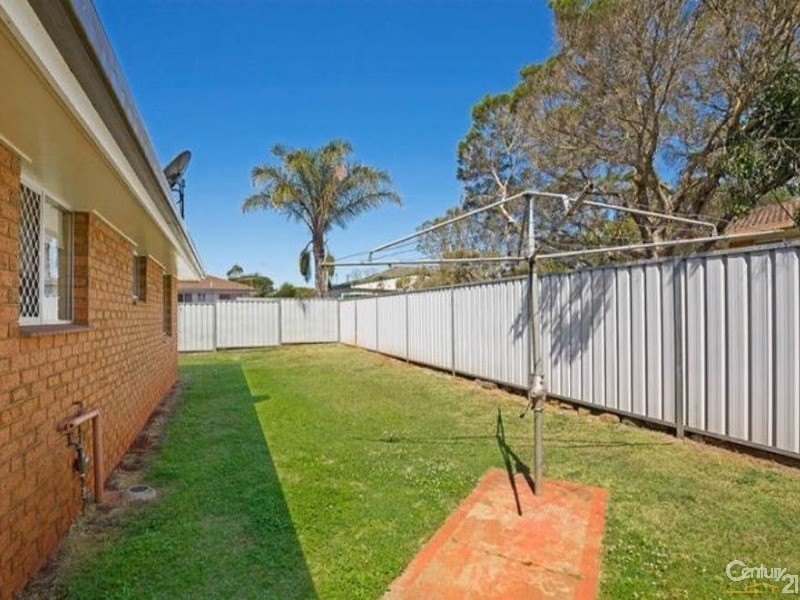 30 Esmond Street, Rockville QLD 4350