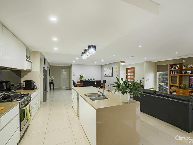 21 Saba Court, Middle Ridge QLD 4350