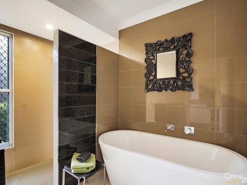 21 Saba Court, Middle Ridge QLD 4350